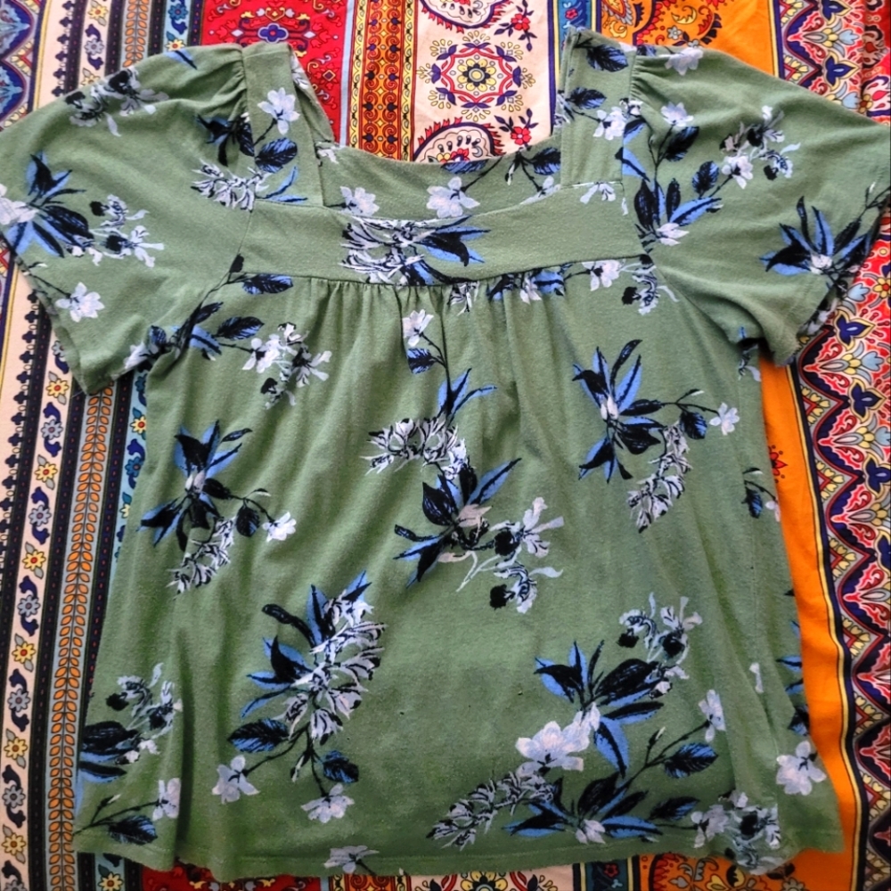 Women's floral green shirt